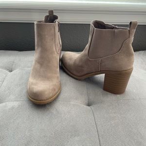 Natural Reflections tan suede booties